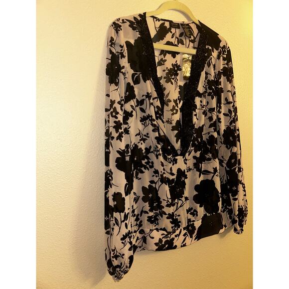 Nicole by Nicole Miller Neutral Way Boho Uptown Beaded Floral Blossom V-neck Top - Picture 2 of 9